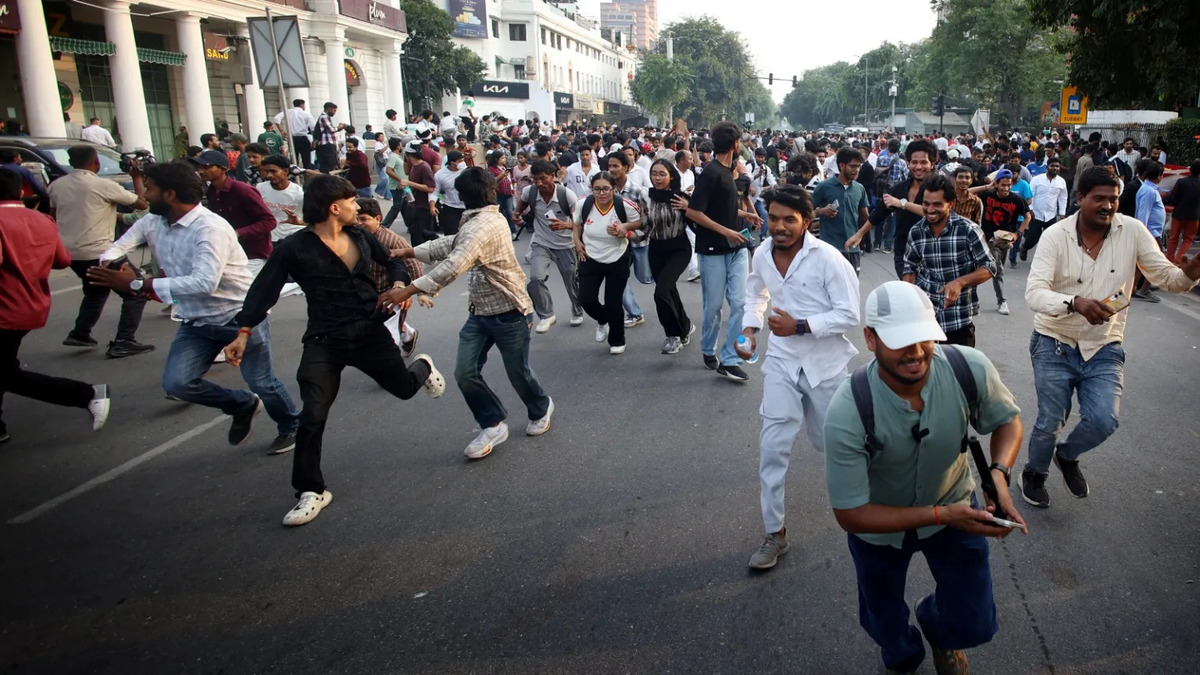 Delhi cop detained youths